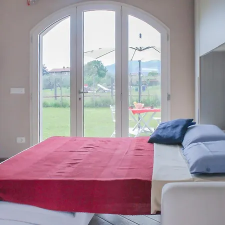Διαμέρισμα Modern With Private Parking Near The Station! Λούκα