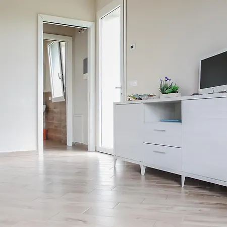 Διαμέρισμα Modern With Private Parking Near The Station!