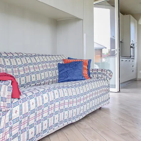 Διαμέρισμα Modern With Private Parking Near The Station! Λούκα
