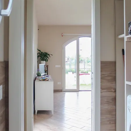 Modern With Private Parking Near The Station! Λούκα