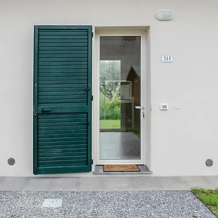 Διαμέρισμα Modern With Private Parking Near The Station!