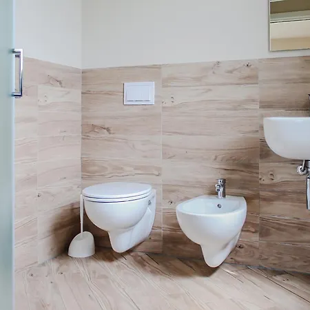 Modern With Private Parking Near The Station! Διαμέρισμα Λούκα
